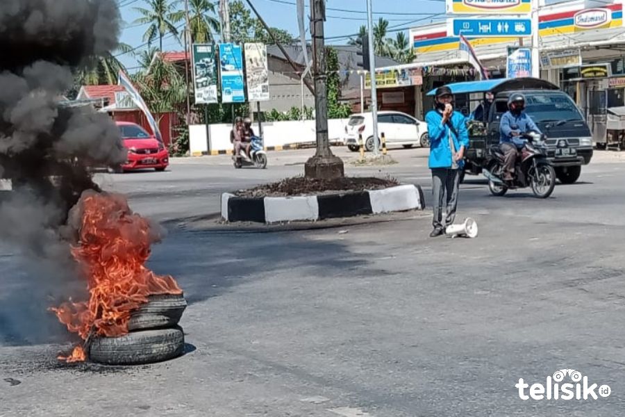 Blokade Jalan Tolak Jokowi Dibuka Paksa Polisi