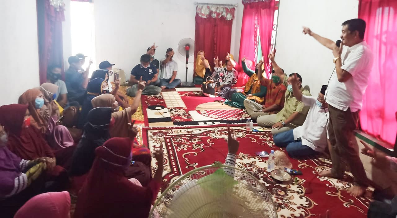 Buktikan Janji Pengaspalan, Pasangan Ruksamin-Abu Haera Minta Dukungan Warga Lembo