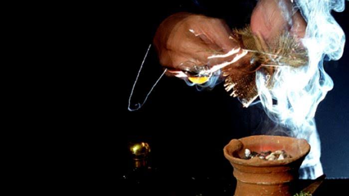 Ciri-Ciri Orang Terkena Santet, dan Doa Penangkalnya Sesuai Ajaran Islam