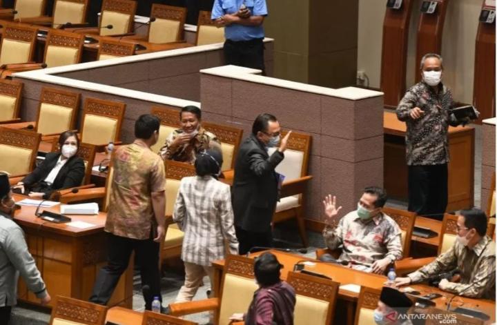 Dampak Pengesahan UU Cipta Kerja, Ini Komentar Anggota DPR-RI