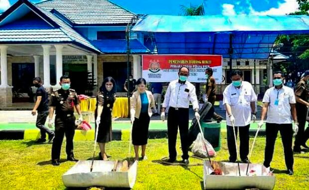 Kejari Konsel Musnahkan Barang Bukti 24 Perkara Pidana