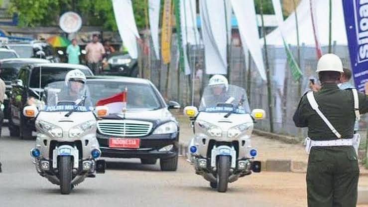 Kendaraan Khusus Presiden Jokowi Tiba di Kendari