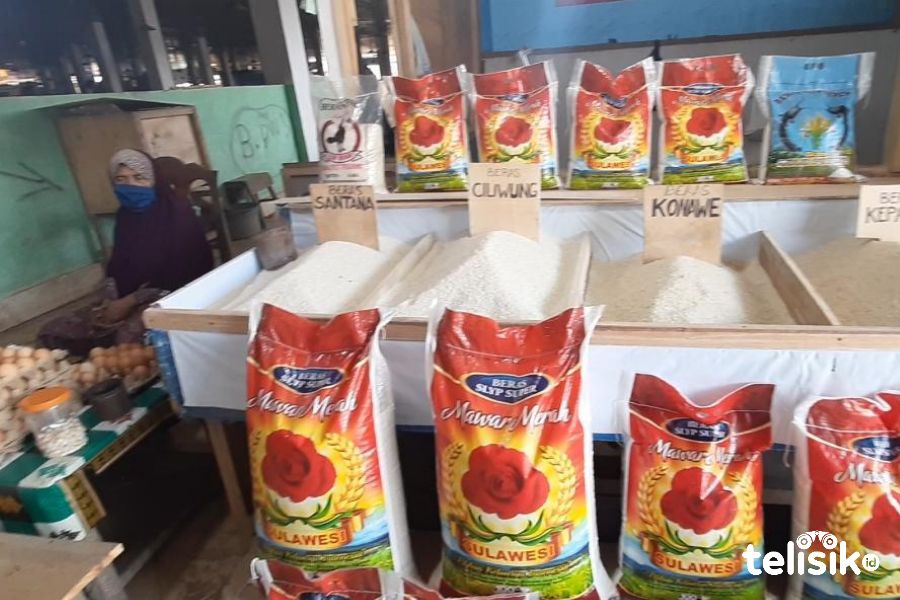 Kisah Pilu Nenek Pedagang Beras yang Sepi Pembeli