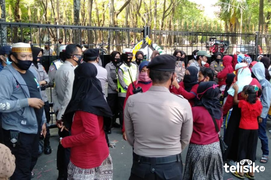 Nelayan Demo di Kantor Gubernur Sulsel Tuntut Tambang Boskalis Diusir
