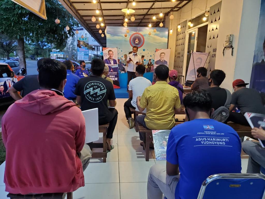 Rogoh Kantong Pribadi, Rusda Mahmud Bina UMKM Terdampak COVID-19