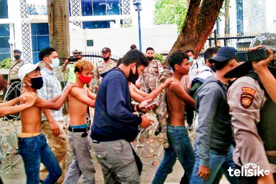 Sebelum Demo, Sejumlah Pelajar Ditangkap Polisi di DPRD Sumut