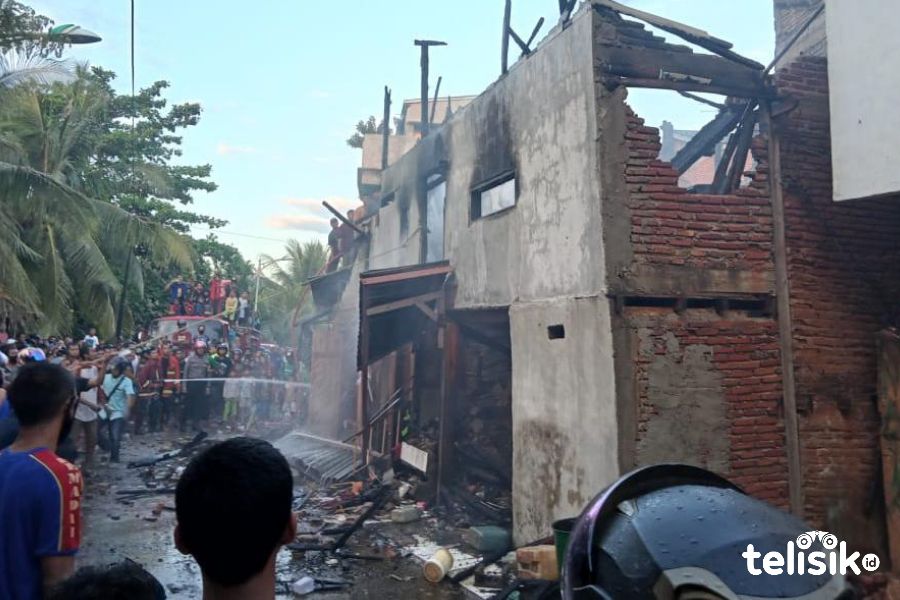 Sebuah Rumah Padat Penduduk di Baubau Terbakar