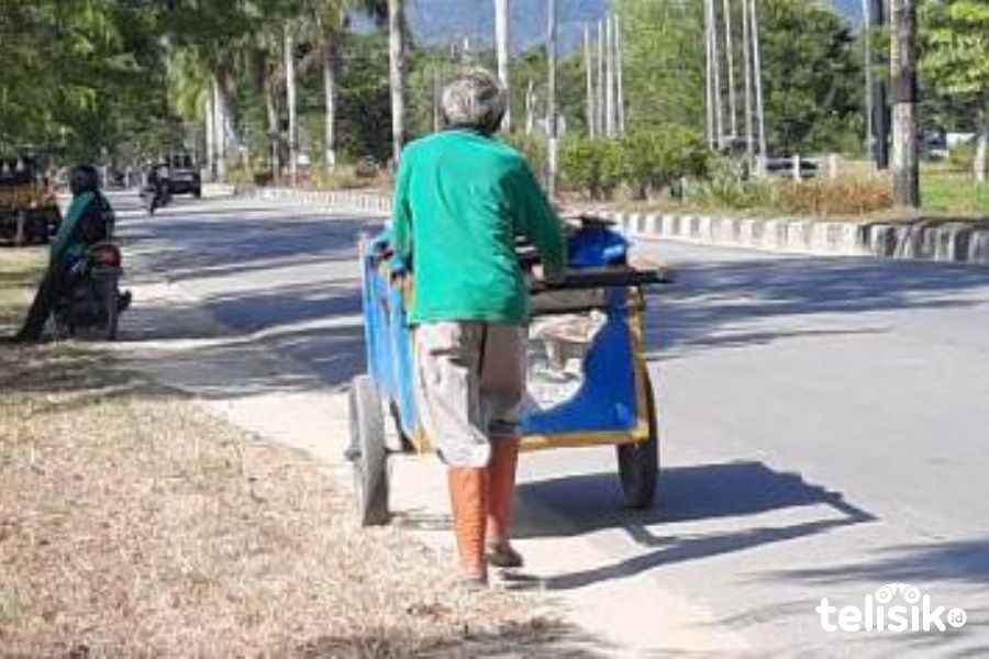 Semangat Kakek Pemulung yang Tak Ingin Repotkan Anak dan Cucunya