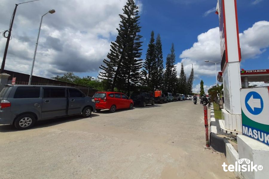 SPBU Anduonohu Antrian Kendaraan Mengular