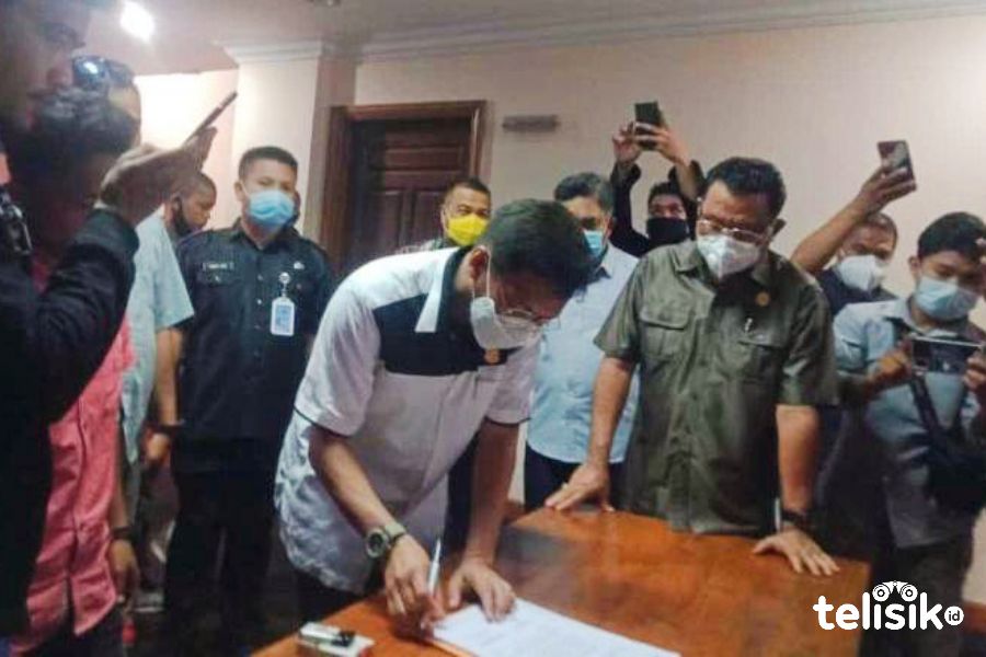 Temui Massa Aksi, DPRD Sultra Sepakat Tolak UU Cipta Kerja