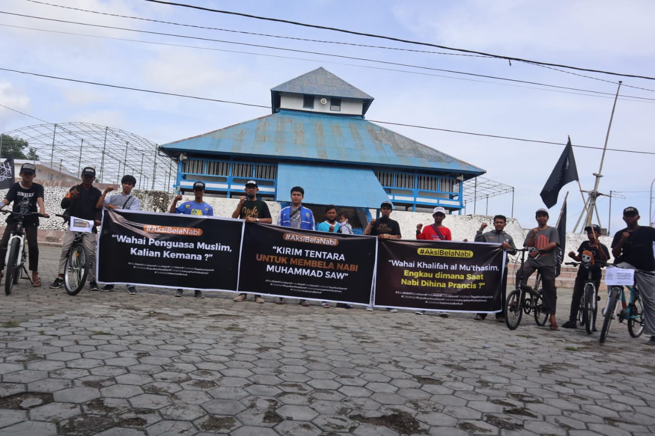 Unik, Warga Baubau Kecam Penghinaan Nabi di Perancis dengan Bersepeda