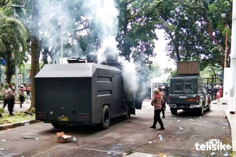 Warga Kota Medan Terdampak Sisa Gas Air Mata Polisi