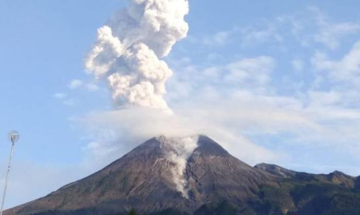 Aliran Erupsi Gunung Merapi Diprediksi Mengarah ke Sungai Gendol