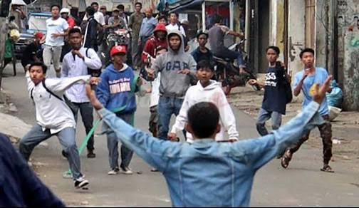 Bentrok Antar Warga di Busel, Dua Orang Ditikam