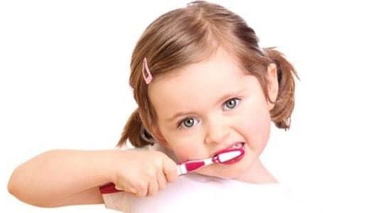 Cegah Gigi Anak Berlubang dengan 3 Hal Ini