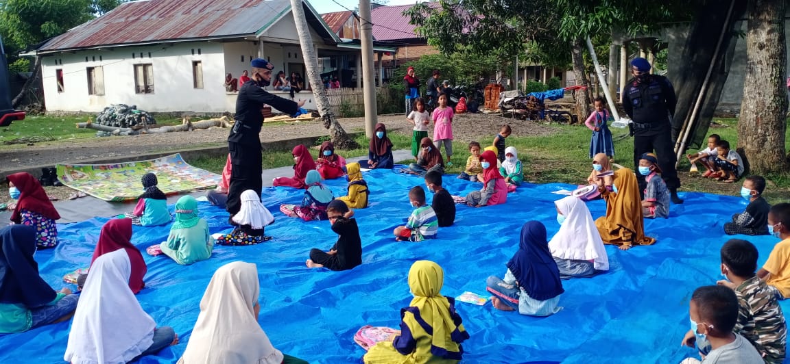 Cerdaskan Anak, Program BRAIN Batalyon C Pelopor Sambangi Anak-anak Desa