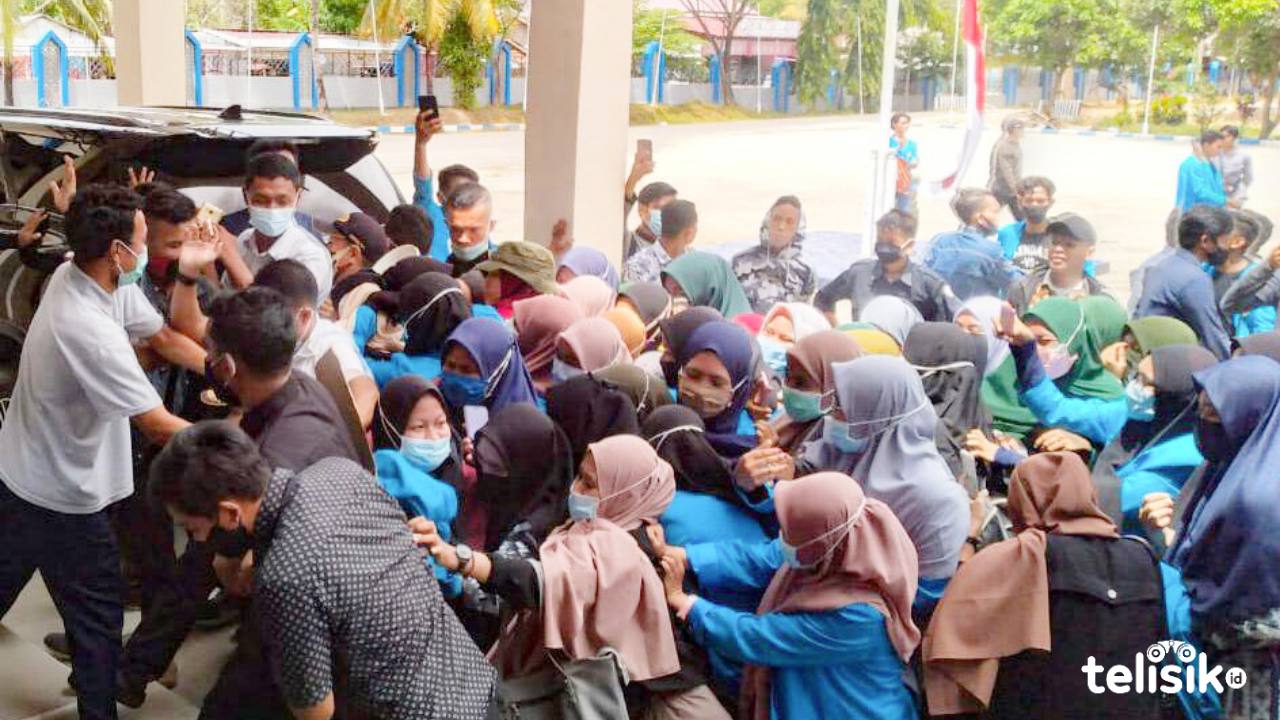Demo Tuntut Pemecatan Oknum Dosen IAIN Kendari Ricuh