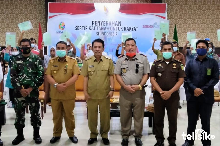 Jokowi Serahkan Sertifikat Tanah Gratis di Muna Lewat Virtual