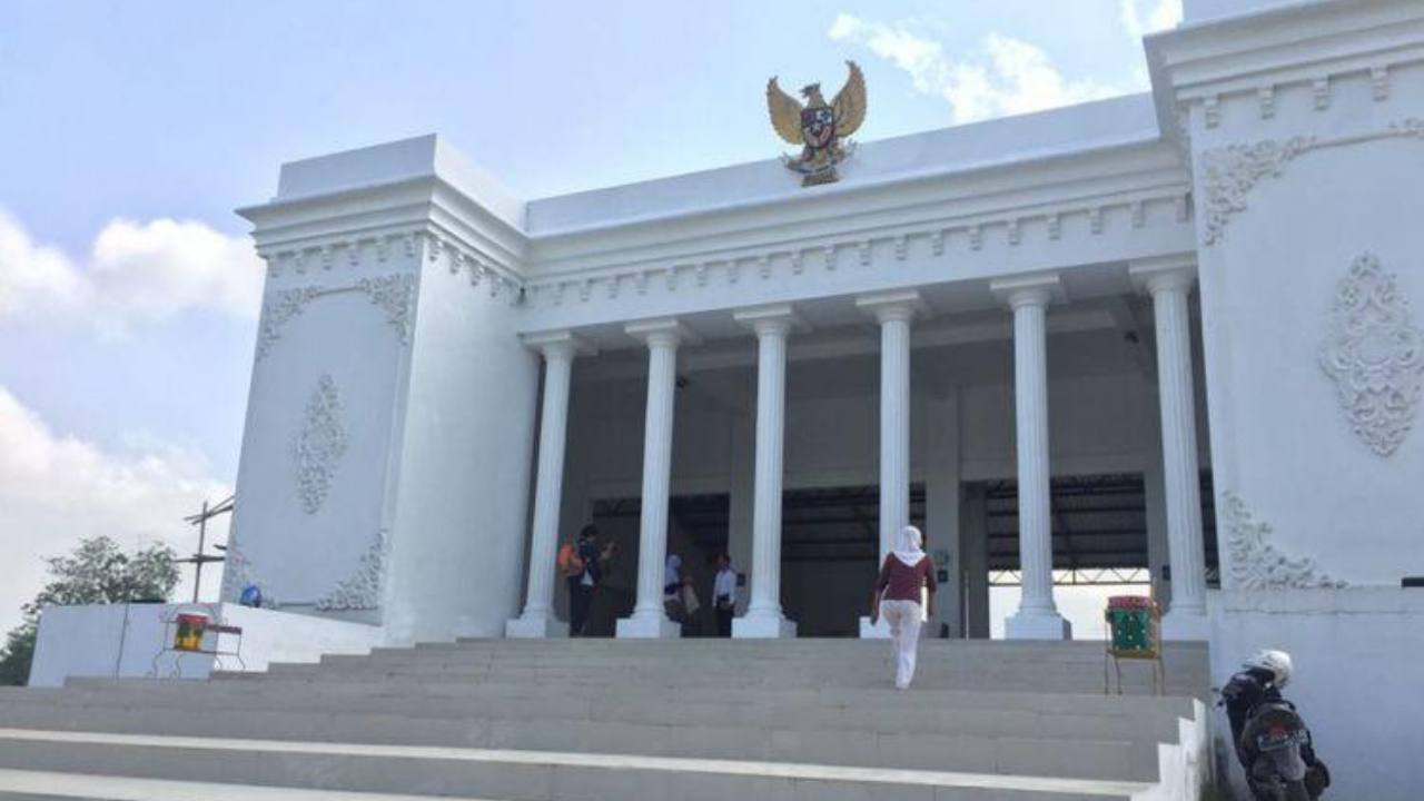 Ketua DPD Kritik Pembangunan Kantor Desa yang Seperti Istana