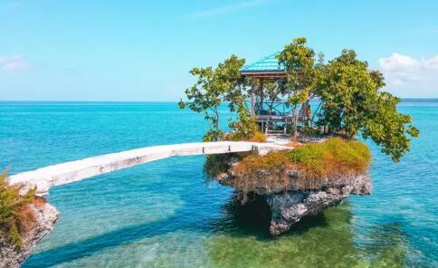 Keunikan Pantai Katembe Memiliki Pasir Dua Warna