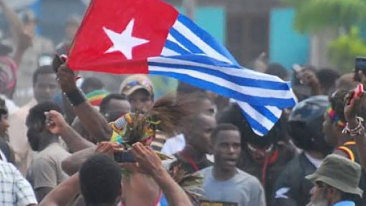 Kibarkan Bendera Bintang Kejora, Massa Bentrok dengan Polisi di Sorong