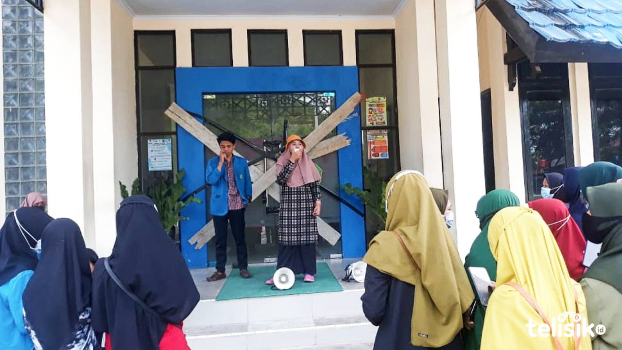 Mahasiswa Segel Gedung Rektorat IAIN Kendari