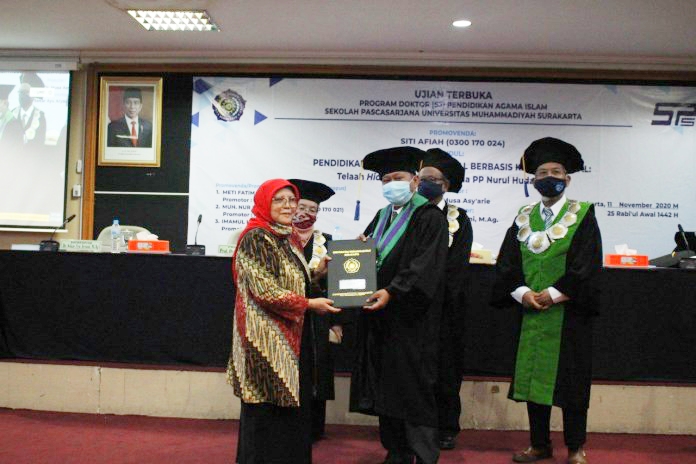 Mengenal Siti Afiah, Nenek 69 Tahun Raih Gelar Doktor Predikat Cumlaude