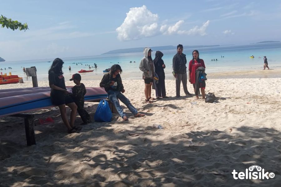 Menyambut Pagi di Pantai Nirwana