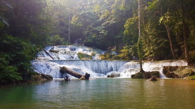 Omzet Pedagang Kecil di Air Terjun Moramo Turun Drastis