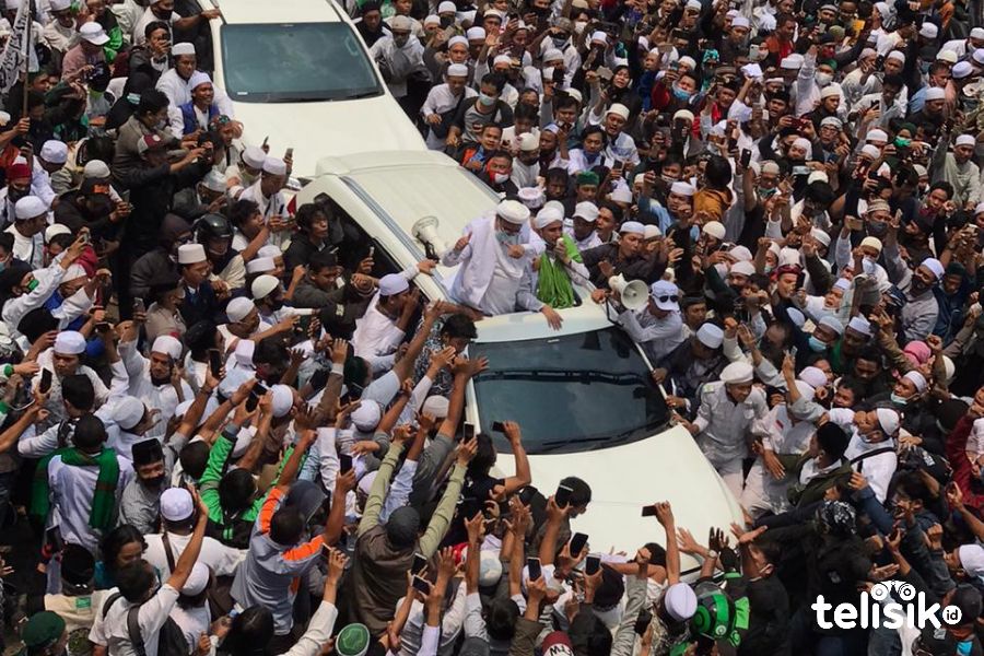 Rizieq Shihab Tiba di Rumahnya, Dikawal Ribuan Massa