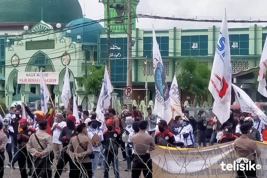 Serikat Pekerja di Jawa Timur Tolak Omnibus Law dan Soroti UMP 2021