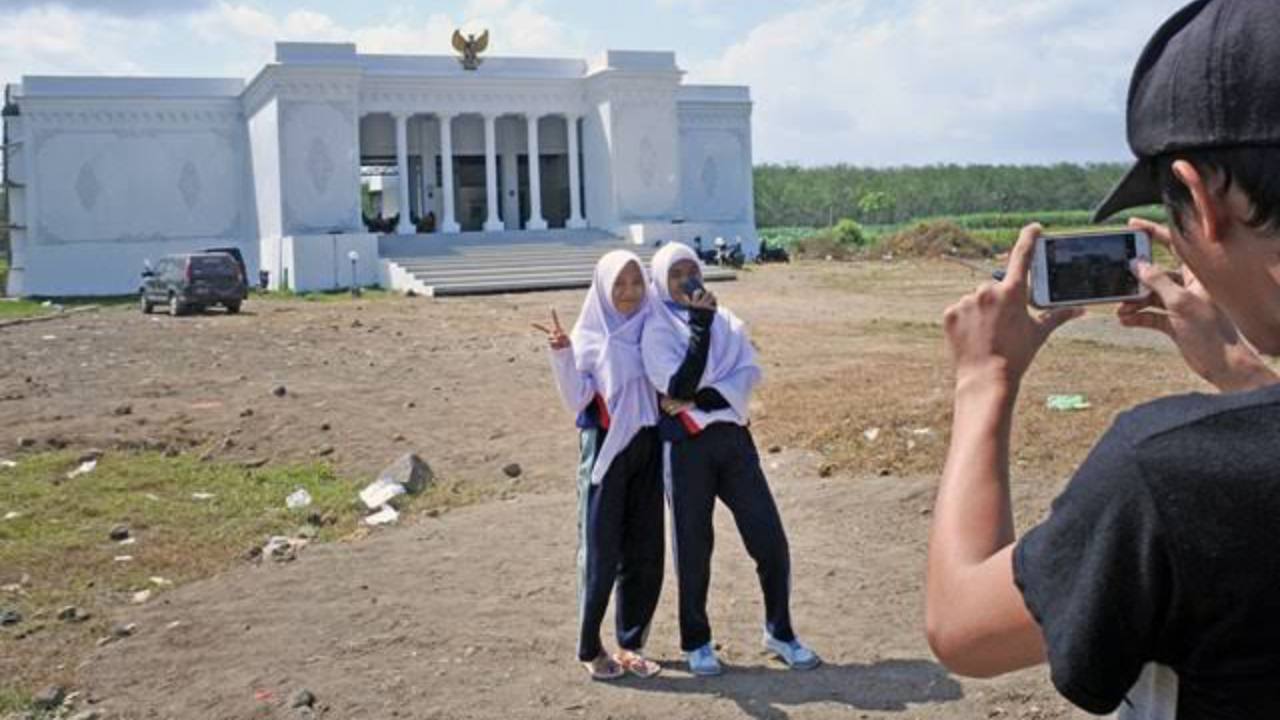 Viral Kantor Desa Mirip Istana Negara, Tuai Kritikan