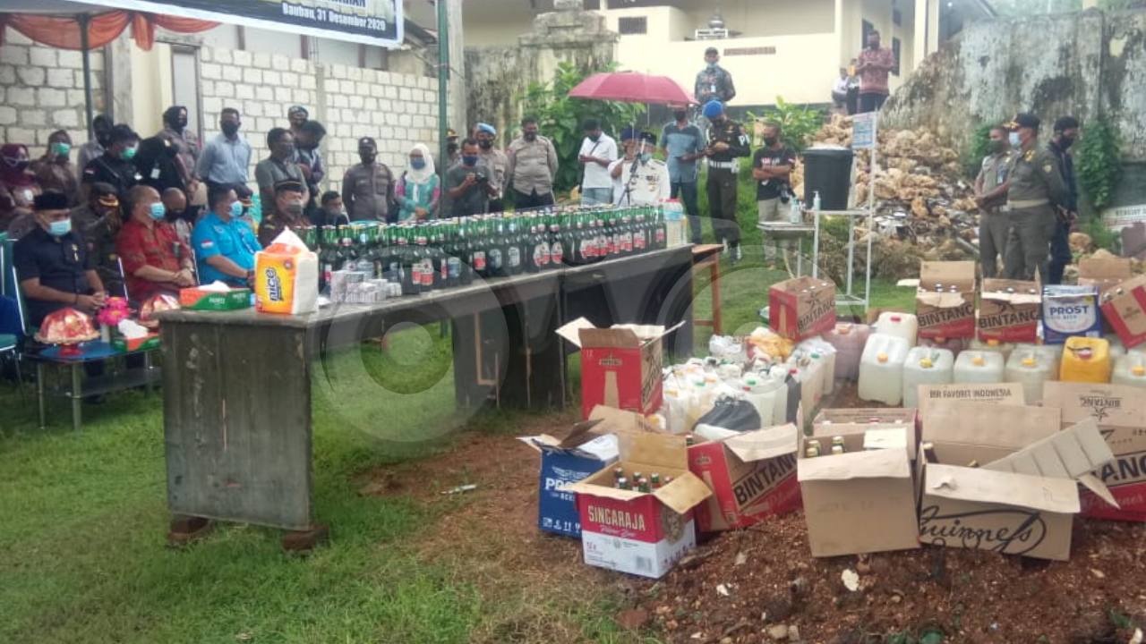 1.200 Liter Miras Tradisional Arak dan Konau Dimusnahkan