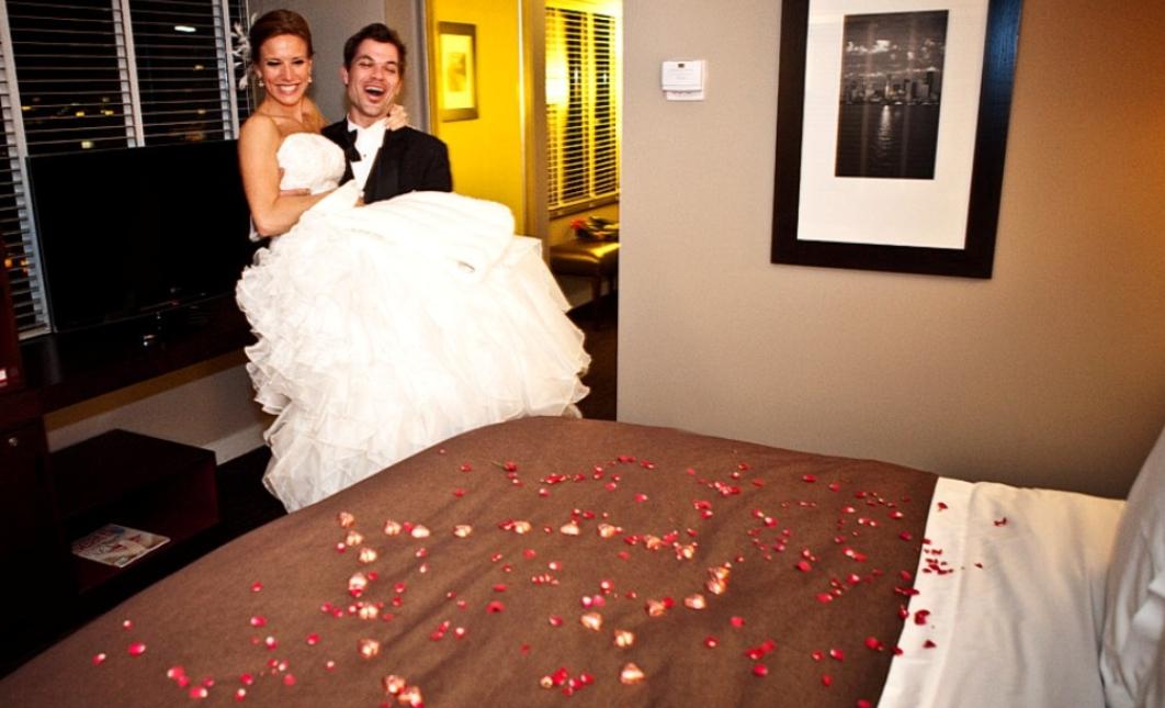 6 Persiapan Malam Pertama bagi Pengantin Baru