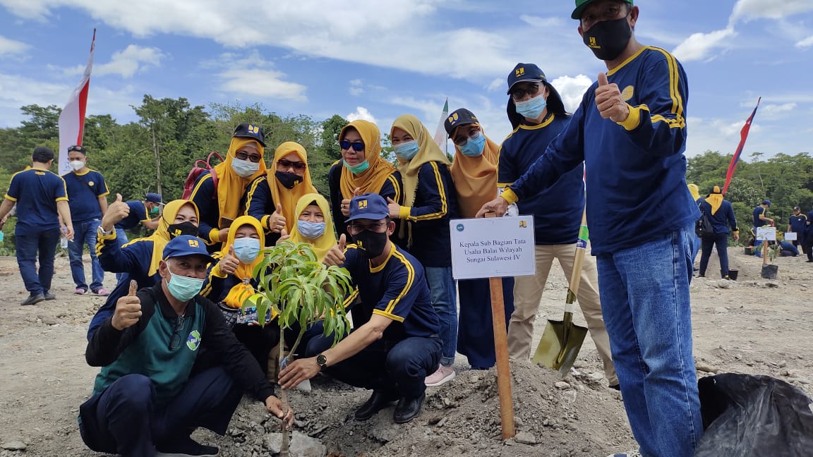 BWS Tanam 1.000 Pohon Produktif di Area Bendungan Ladongi