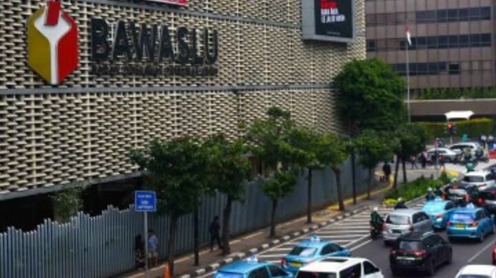 Bawaslu Sebut Ada 1.172 KPPS yang Positif COVID-19 Tetap Bertugas di TPS