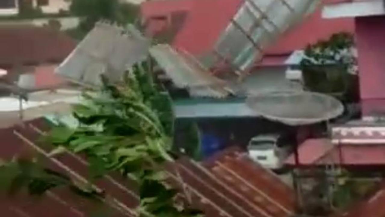 Angin Puting Beliung Terjang Kota Kendari