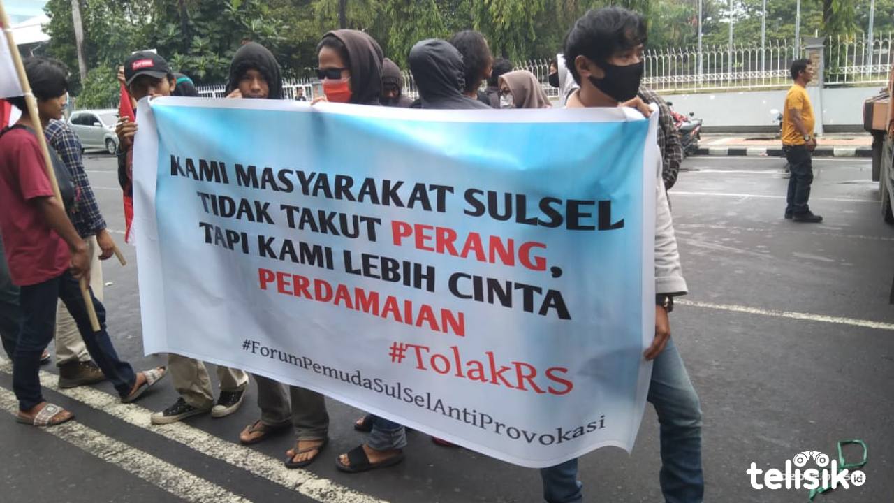 Demo Tolak Kedatangan Habib Rizieq di Makassar Ricuh