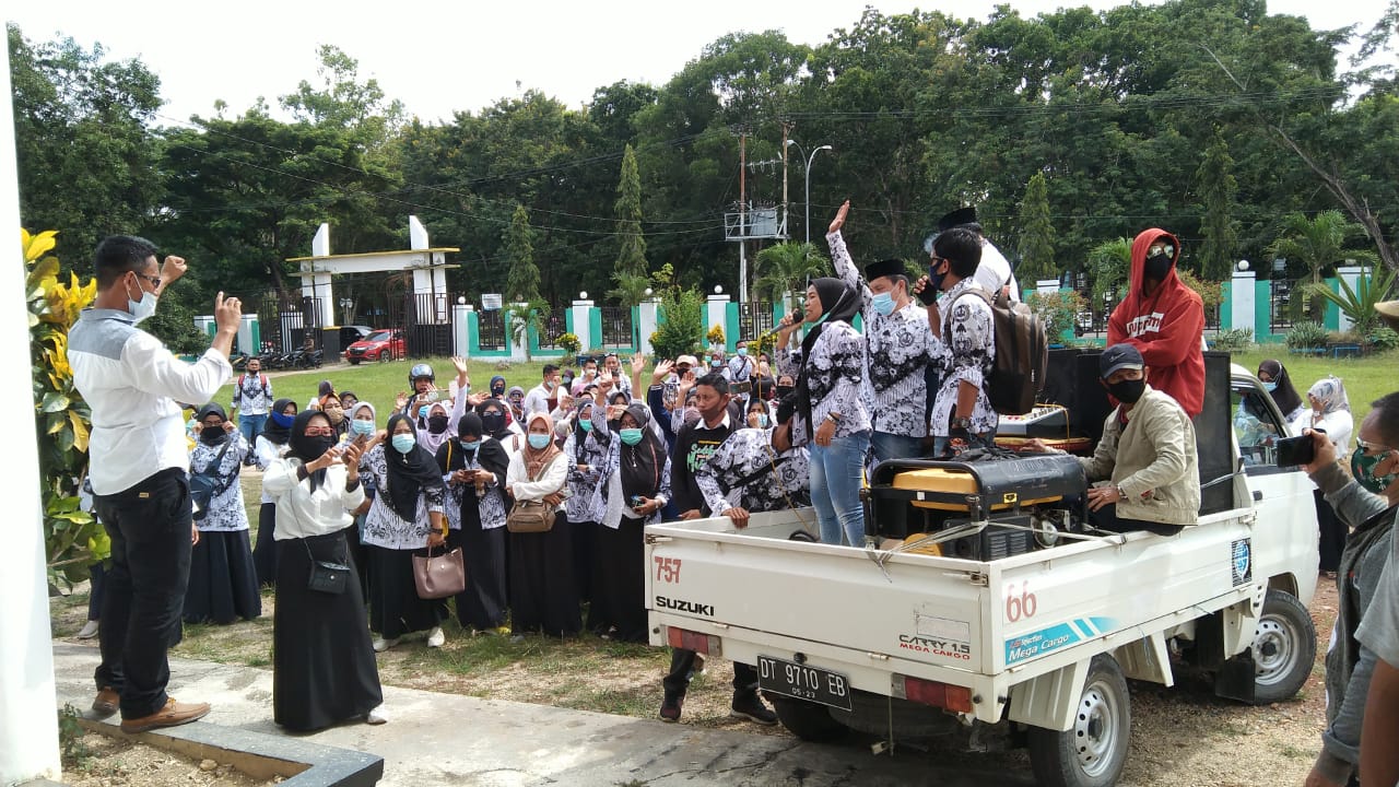 Guru Honorer di Konawe Protes Pemangkasan Honorarium