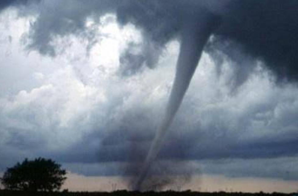 Ini Tanda-Tanda akan Datangnya Angin Puting Beliung