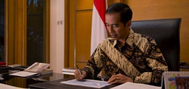 Jokowi Teken Perpres Strategi Nasional Keuangan Inklusif