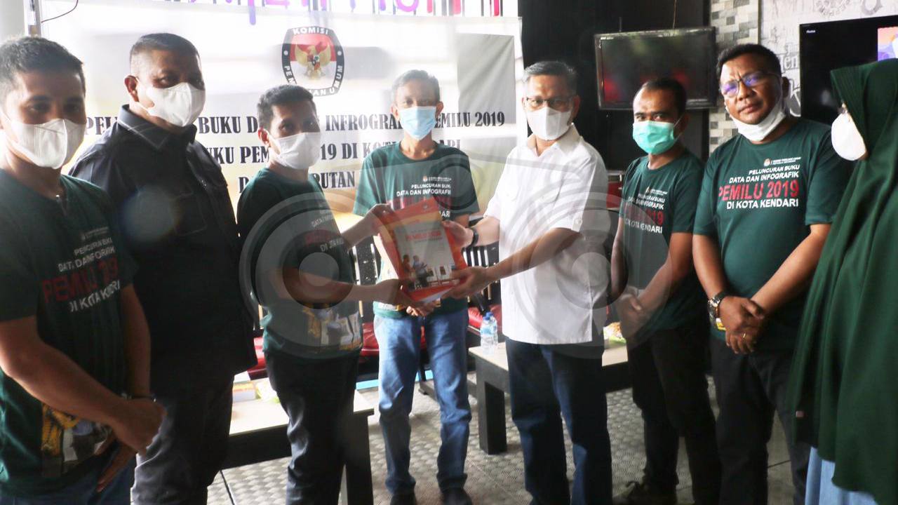 KPU Kota Kendari Luncurkan Dua Buku Tentang Pemilu 2019