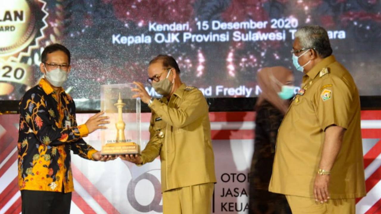 Luncurkan Program Kredit Hebat, Bupati Konsel Dianugerahi Dilan Award 2020
