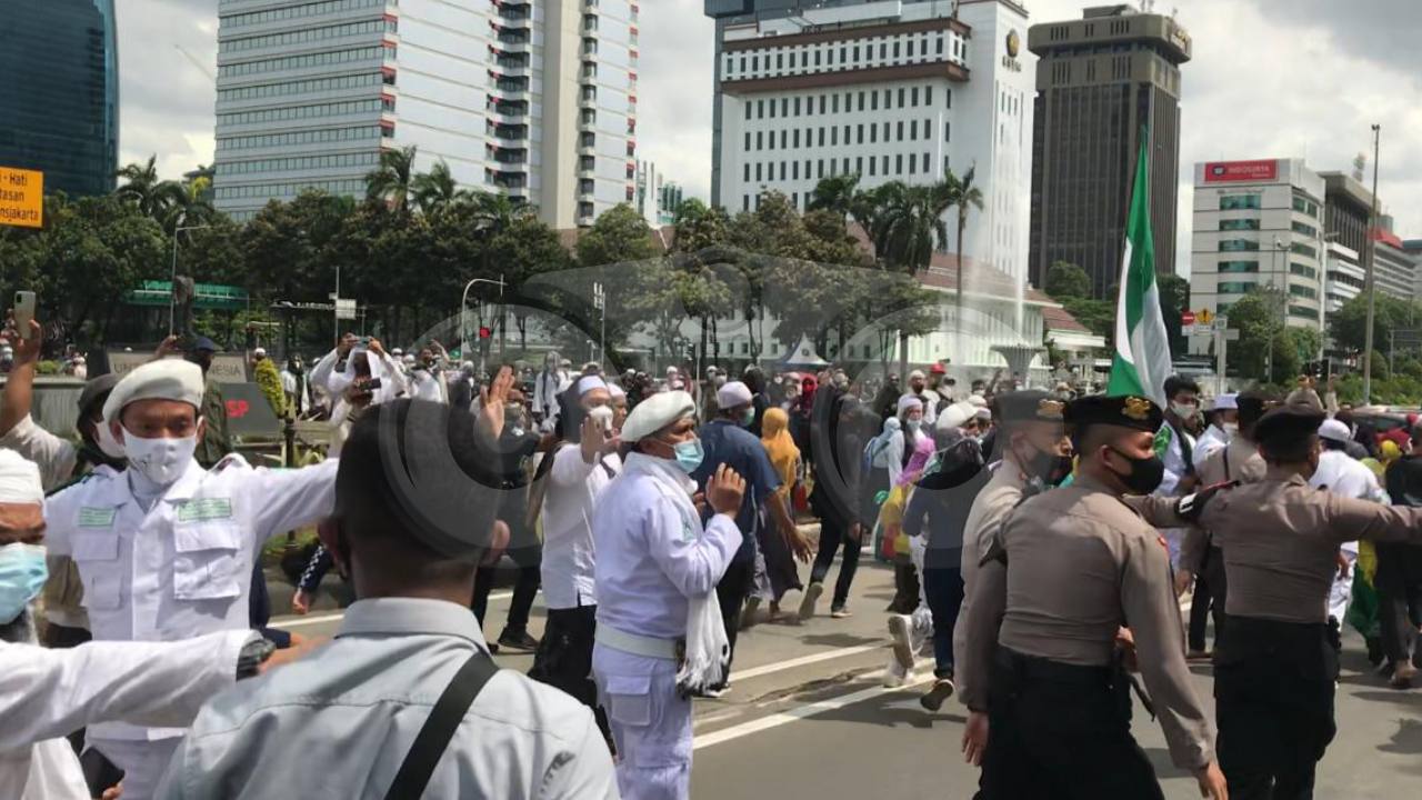 Melawan saat Demo, 11 Massa Aksi Bela HRS Ditahan Polisi