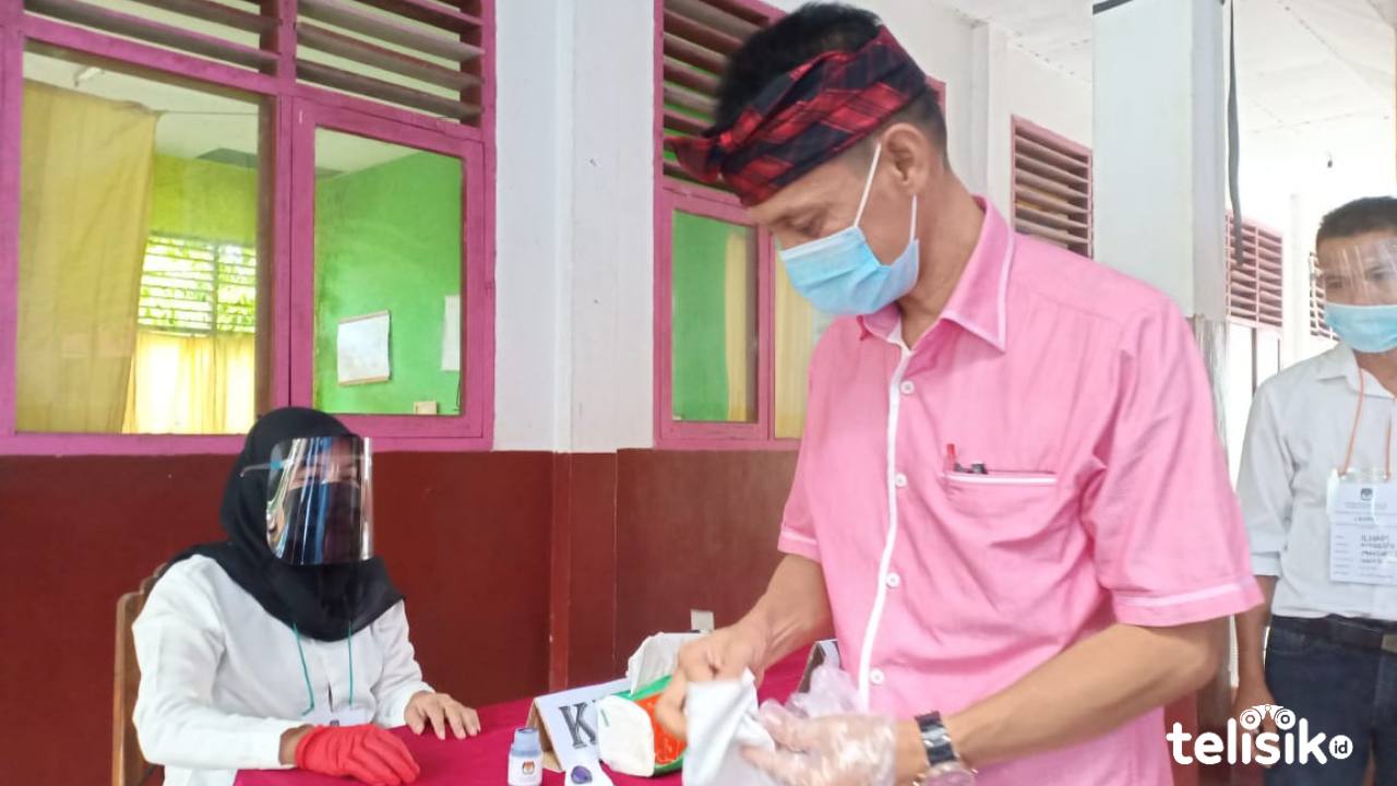 Mencoblos di TPS 3 Kelurahan Mandati Tiga,  Haliana Optimis Menang