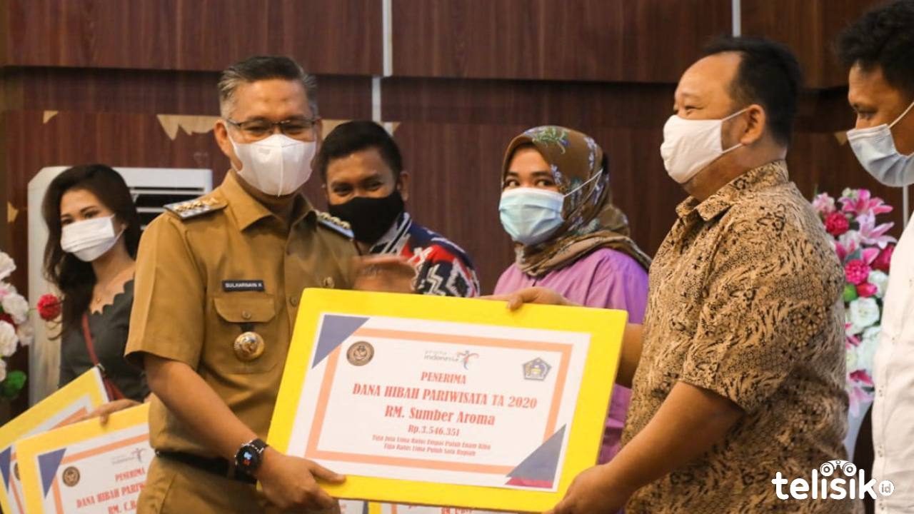 Pelaku Usaha Restoran di Kendari Terima Bantuan Dana Hibah