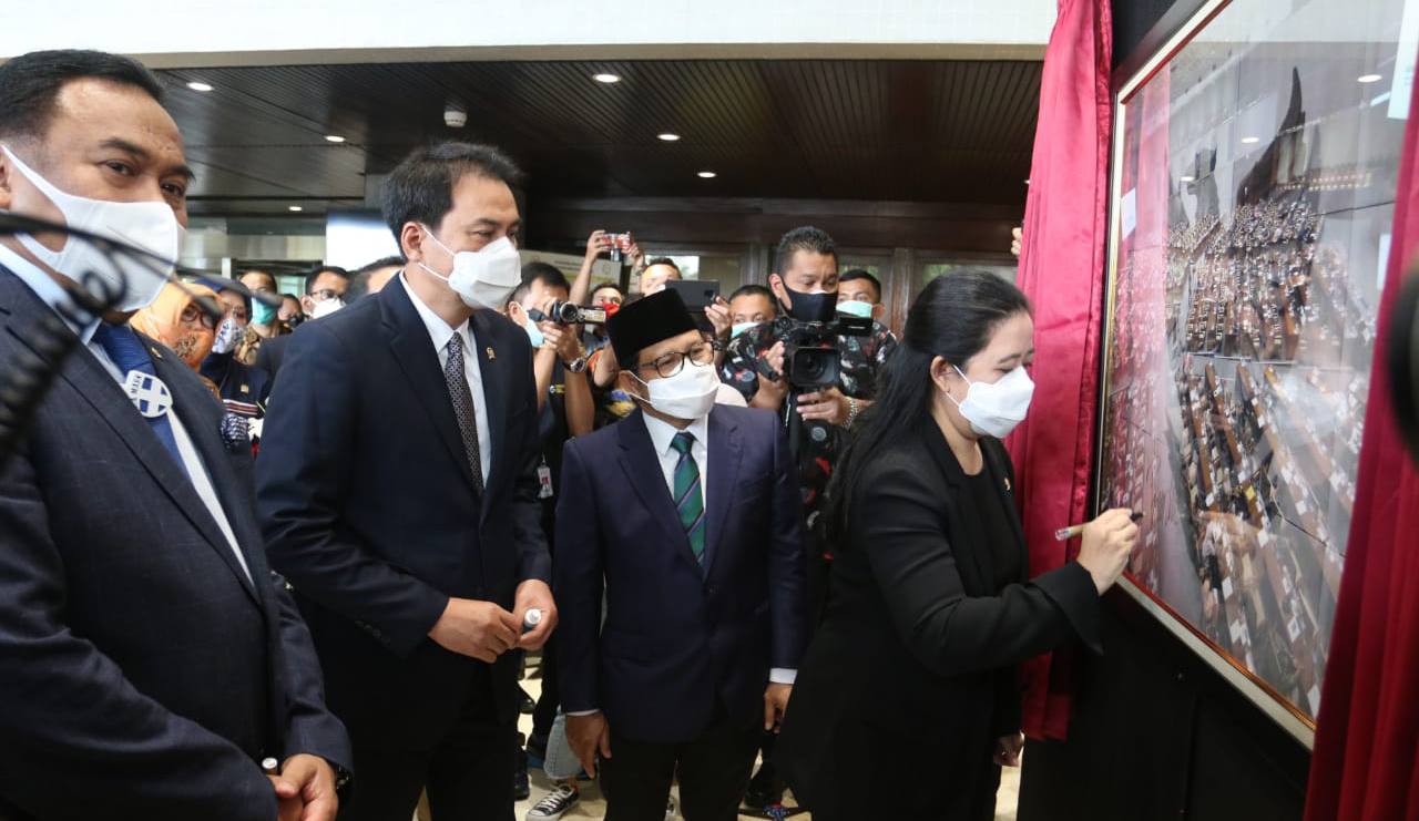 Pimpinan DPR Minta Anggotanya Tetap Rumah saat Hari Natal dan Tahun Baru