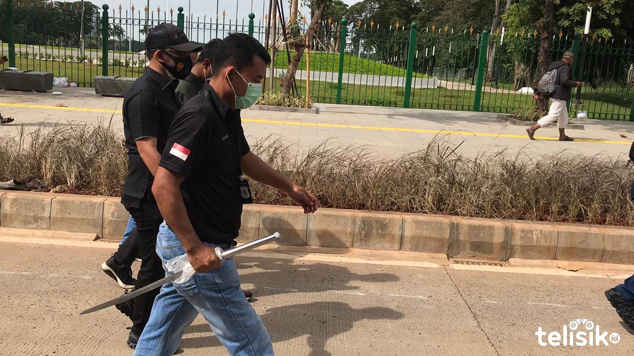 Polisi Amankan Pendemo Aksi 1812 yang Bawa Samurai