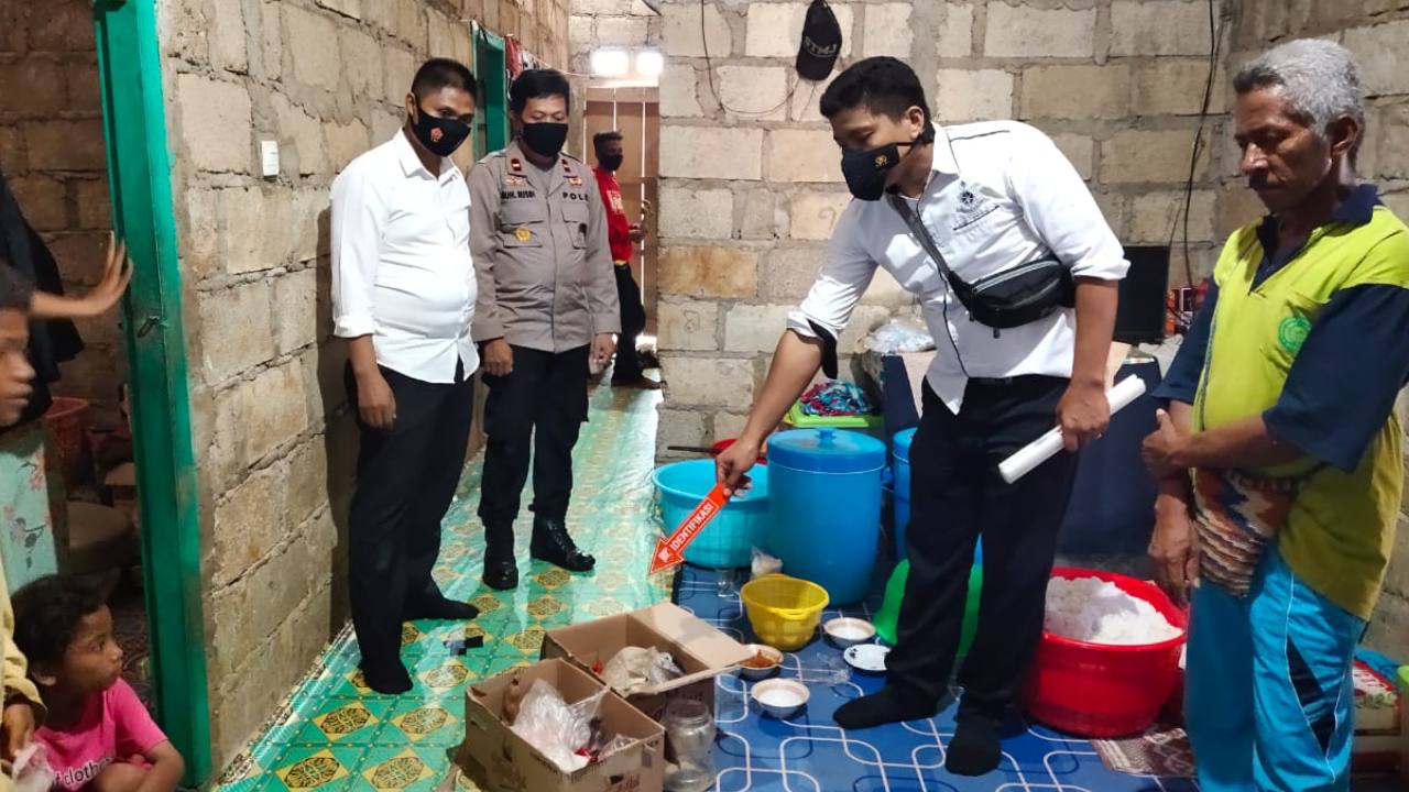 Polisi Olah TKP Keracunan Makanan di Buton