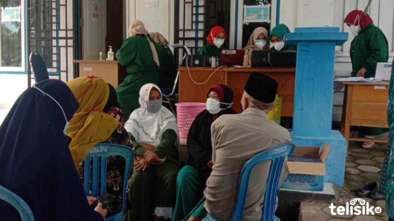 Puluhan Calon Jemaah Haji Bombana Divaksin Meningitis